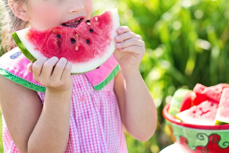 10 Top Tips on How to Get Your Toddler to Eat and Create Healthy Eating Habits.